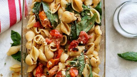 פסטה עם פטה אפויה ועגבניות צלויות